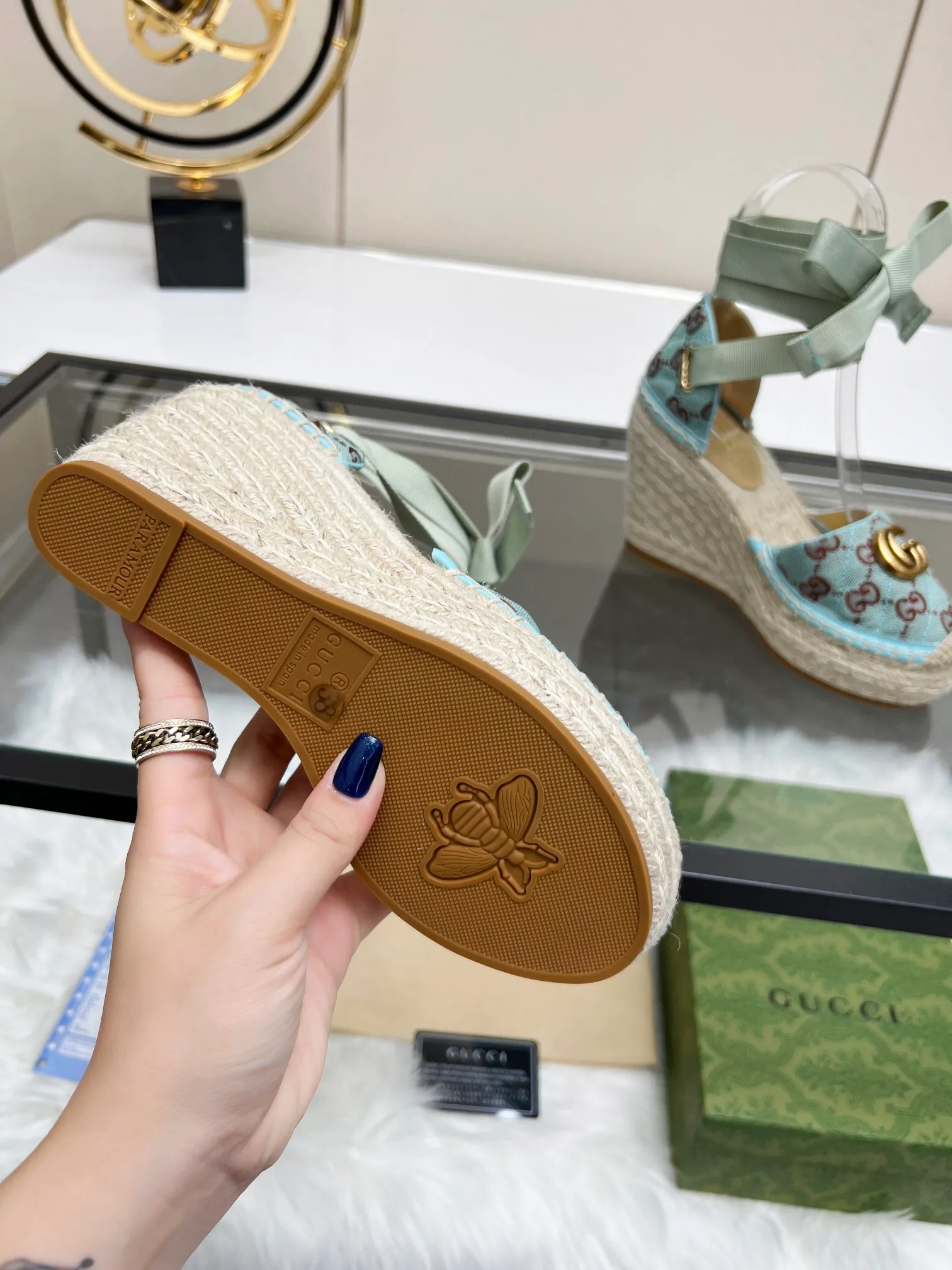 👟👟Ex-factory price 440👟👟 GUCCI wedge fisherman sandals, thick-soled straw, high-end quality, fabric: double G fabric, electric embroidery, lining: mixed sheepskin lining, yardage: 35 ~ 42, color: light blue. Dear new and old customers, the picture has been updated, please transfer the image to change. The upgraded version of the wedge heel currently has more than 40 colors. Transfer the image and sell it.